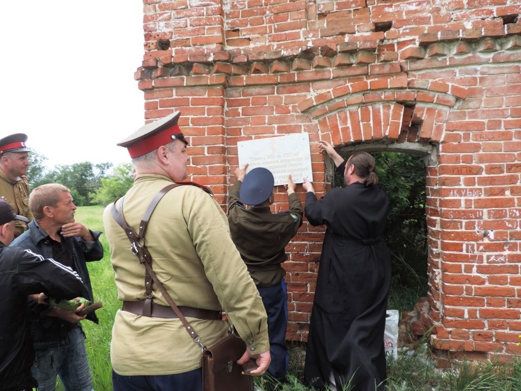 8 июня 2015 года, Устанаовка памятной таблички на месте разрушенного Архистратиго-Михайловского монастыря в  в СКО